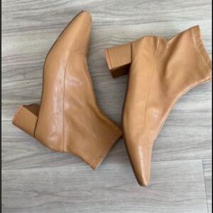Women beige boots